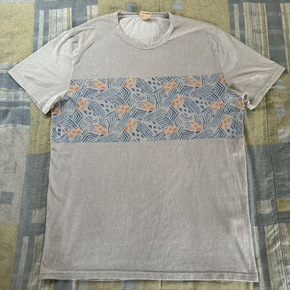 Hollister Gray Aztec Graphic T-Shirt Men Large